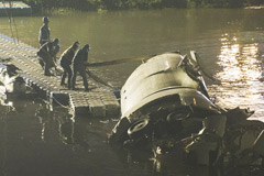 台湾坠机事件深夜搜救现场