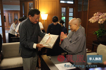 刘长乐参访台湾慈济 与证严法师探讨大爱温度