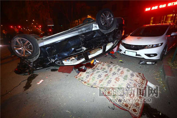 宝马撞奥迪q7 俩年轻女子死亡