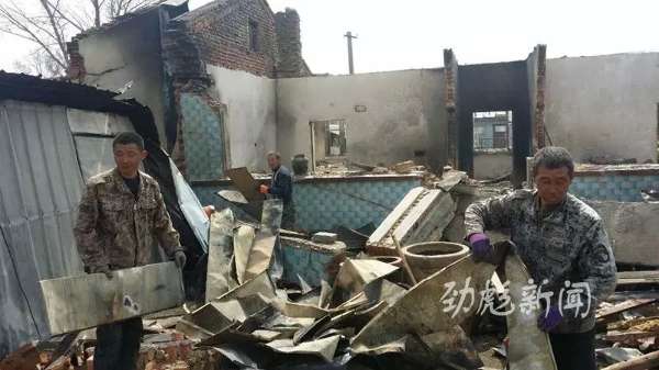 尚志市固安屯火烧连营39户民房烧塌架