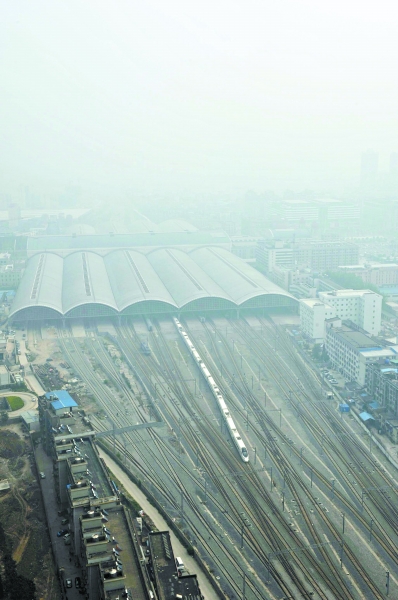 大风裹挟外来污染物 推武汉空气污染指数至全