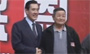 马英九地震中淡定与民众合影