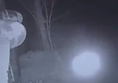 山东夜空疑现UFO 空降神秘光球弹入民宅