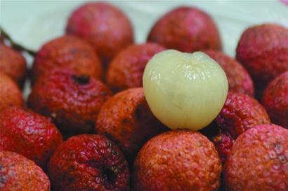 日啖荔枝一两斤小伙恶心又头晕 竟得荔枝病