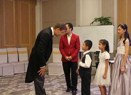 国皇室管家受聚划算邀约来华 掀起贵族礼仪风