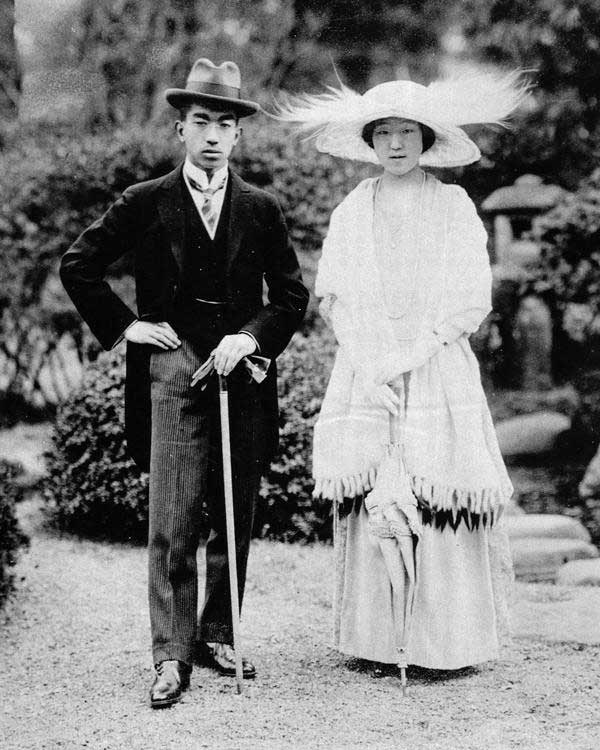 日本天皇看中臣下之妻臣子未死即将其妻<em>女同</em>收