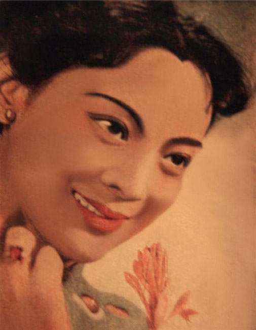 "小燕子,穿花衣,年年春天来这里……"1957年,电影《护士日高清图片