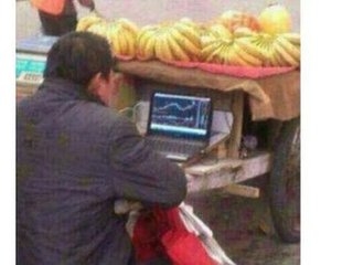 中国小贩卖香蕉炒股照走红美国社交网站 网友