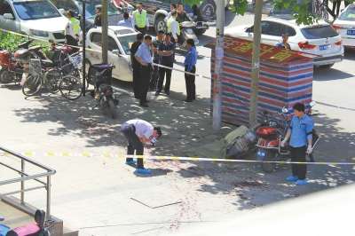 郑州:男子求前妻复婚被拒 街头将其割喉致死