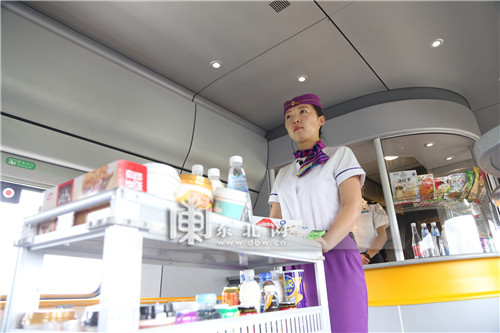 哈齐高铁餐车配备微波炉 为旅客提供餐饮服务