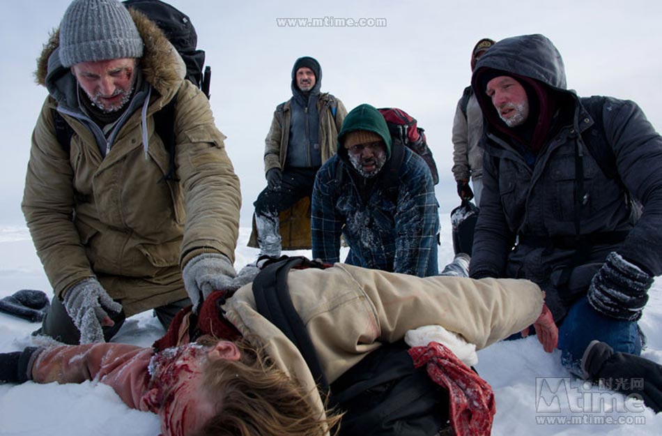 《人狼大战》热映 连姆-尼森上演男人与狼残酷