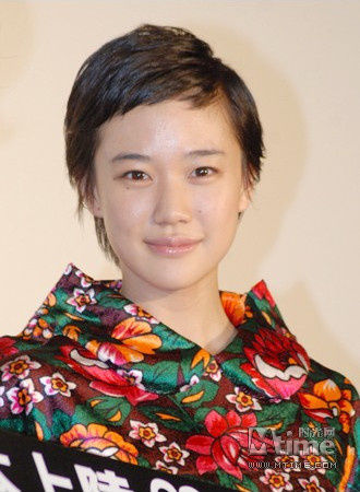 苍井优短发亮相《吸血鬼》首映 祝福上户彩大