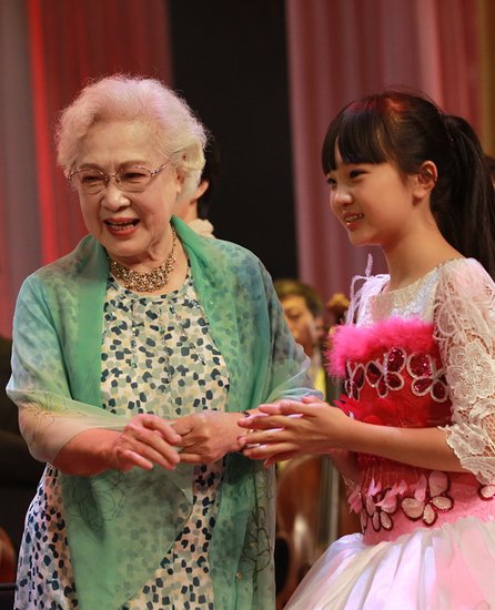 《三个未婚妈妈》91岁秦怡友情出演 诠释伟大