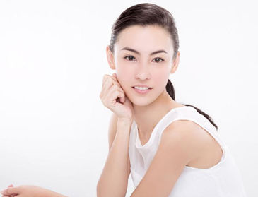 张柏芝再现清纯 素颜浅笑淑女范(图)