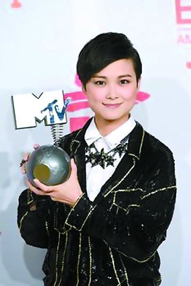 评李宇春夺mtv大奖：廉价的全球最佳凸显演艺界无能人