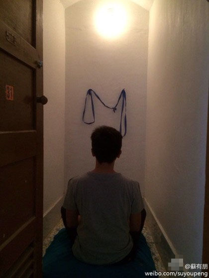 苏有朋印度灵修闭关10天 拖鞋胡渣面壁静坐(图)