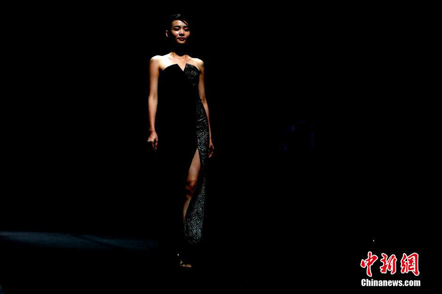 模特婚纱晚礼服走秀 展现高雅之美_频道_凤凰网