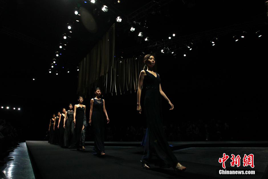 模特婚纱晚礼服走秀 展现高雅之美_频道_凤凰网