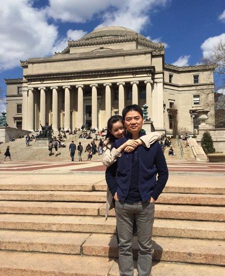 曝奶茶妹刘强东同居 网友质疑借势上位还是确