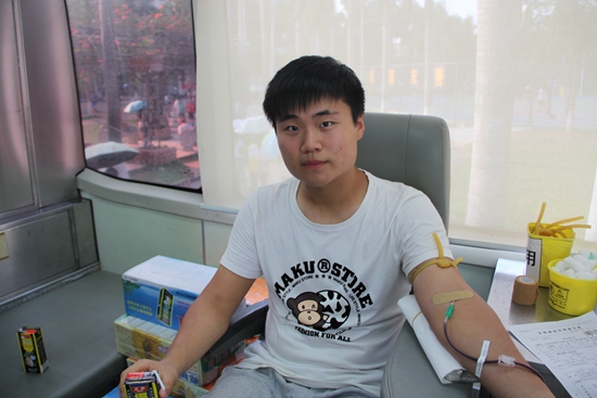 海南高校无偿献血宣传活动月启动 600余人参加