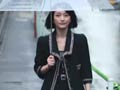 周迅在东京邂逅“香奈儿经典外套”