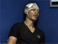 男子抢劫后扒火车逃跑被甩遍体鳞伤