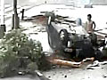 实拍离奇车祸 裸男逃脱同车女子不幸身亡