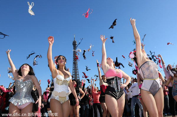 法国女人<em>为何</em>齐抛<em>胸罩</em>|内衣|<em>文胸</em>_凤凰时尚