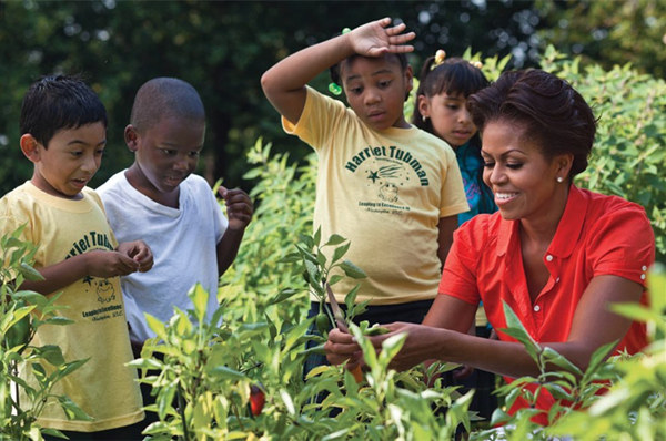 米歇尔白宫挥耙子种菜|米歇尔| 和她_凤凰时尚
