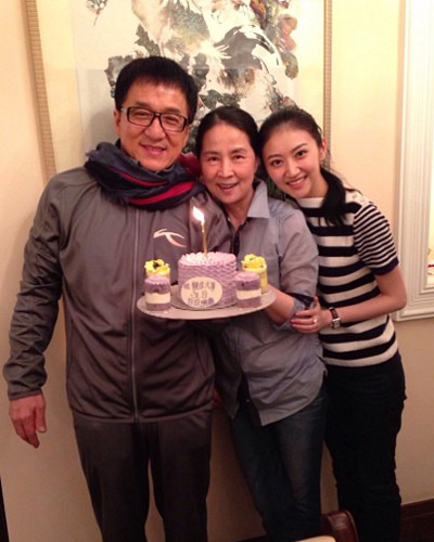 景甜横店遥祝成龙60大寿 发大哥59岁庆生私房照(图)