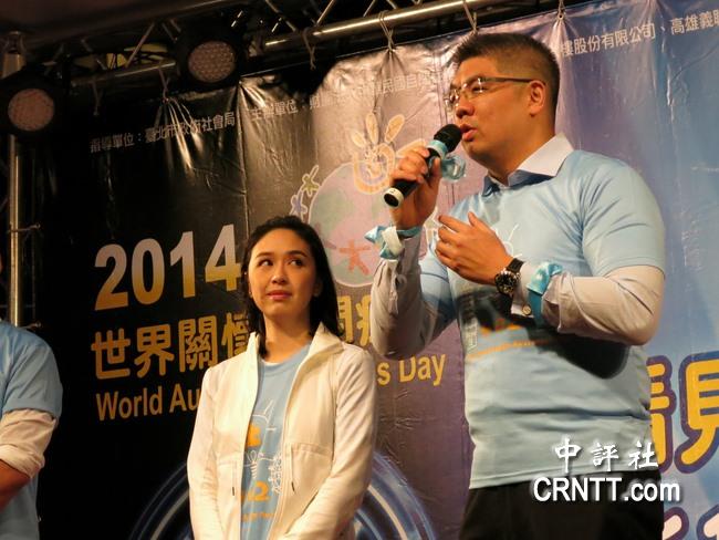 连胜文拼初选:美女夫人现身力挺 前高官做顾问