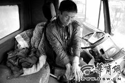 拉人口罩被打_戴口罩的人简笔画(3)