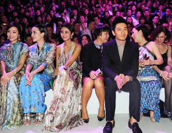 黄晓明“艳遇”众女星