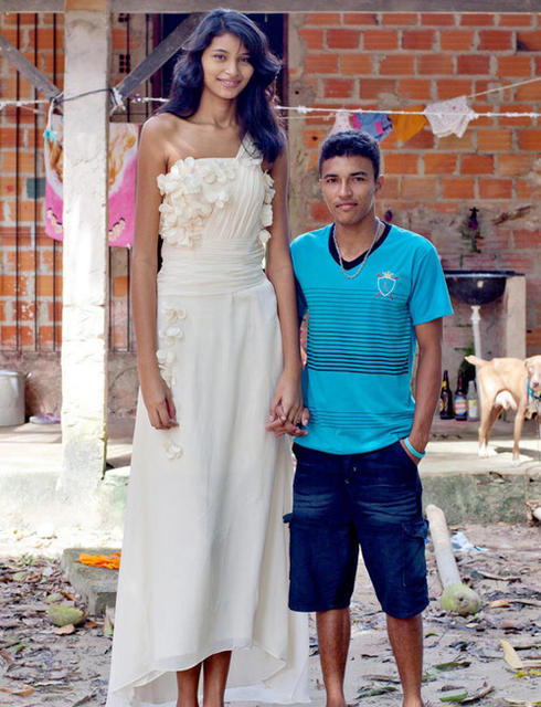 世界最高少女模特被求婚 男友身高1.6米|席尔
