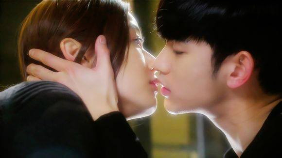 韩国漫画家起诉韩剧《星星》剽窃 索赔3亿韩元|来自星星的你|剽窃_凤凰娱乐