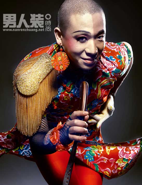 梁龙回京打车返公寓 曾与王菲传绯闻|梁龙|绯闻