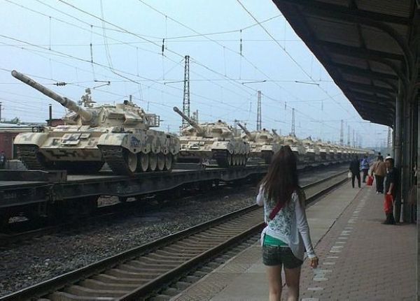 大量沙漠迷彩涂装059D现身 或装备解放军蓝军