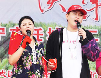 赵本山儿子与小姨于月仙下乡
