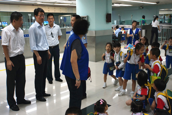 中联办主任:将调整赴港个人游政策 - 文汇天津