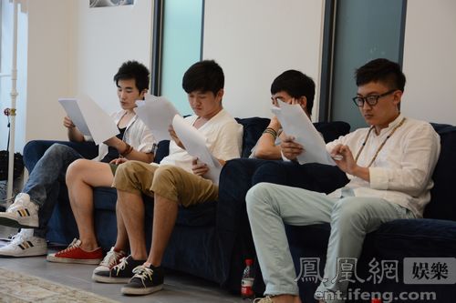 《醉生梦死》剧本朗读惊艳全场 剧场演出引期