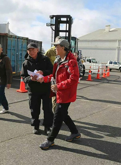 《卧虎藏龙2》首曝片场照  袁和平甄子丹 师徒二