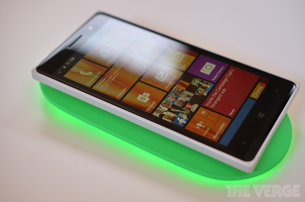 微软Lumia 830上手:机身轻薄 拍照出色