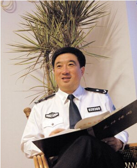 青岛打黑公安局长受审 当庭称被黑老大保护伞