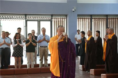 印顺大和尚主法洒净