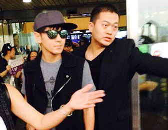 林志颖戴黑超现身引骚动