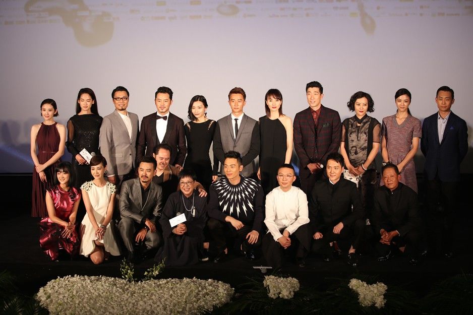 9月28日，电影《黄金时代》在京举办发布会，汤唯、冯绍峰领衔主演齐聚，堪称史上阵容最全发布会。图为主创合影。