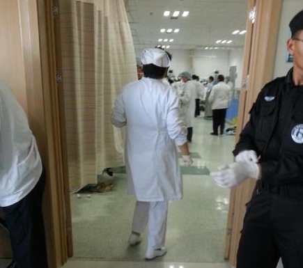 上海至舟山大巴发生侧翻 已致6人死亡20多人受