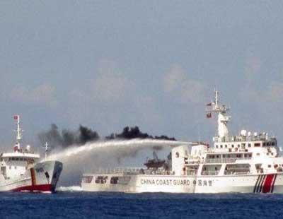 曝中越船只南海碰撞 中方发射水炮