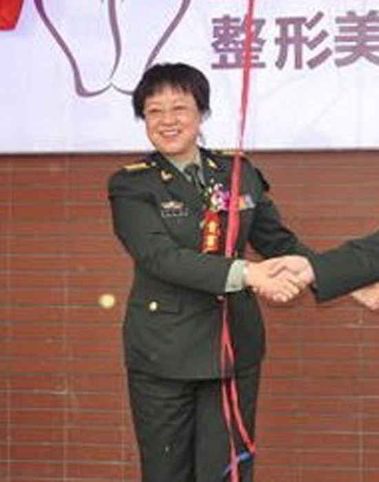 十八大后首个落马女将军照片