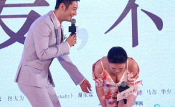  女星示爱黄晓明遇尴尬 